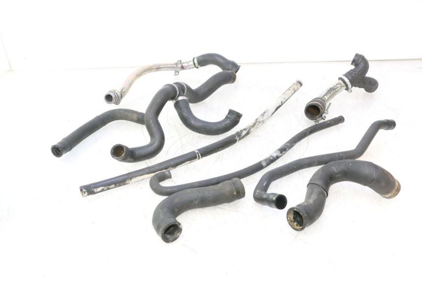 photo de MANGUEIRA DO RADIADOR GILERA GP 800 (2007 - 2013) - Ampliação técnica