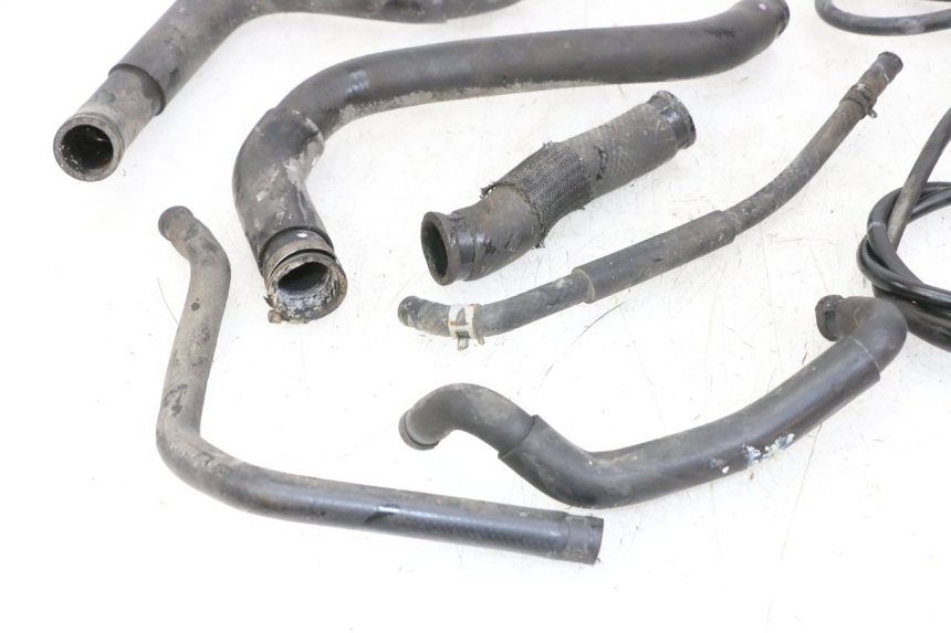 photo de MANGUEIRA DO RADIADOR SUZUKI GSR 750 (2011 - 2017) - Outro ângulo de visão