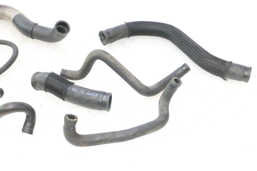 photo de MANGUEIRA DO RADIADOR SUZUKI GSR 600 (2005 - 2012) - Outro ângulo de visão
