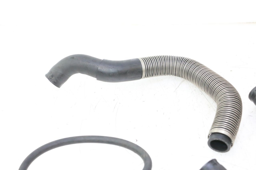 photo de MANGUEIRA DO RADIADOR SUZUKI GSR 600 (2005 - 2012) - Vista geral