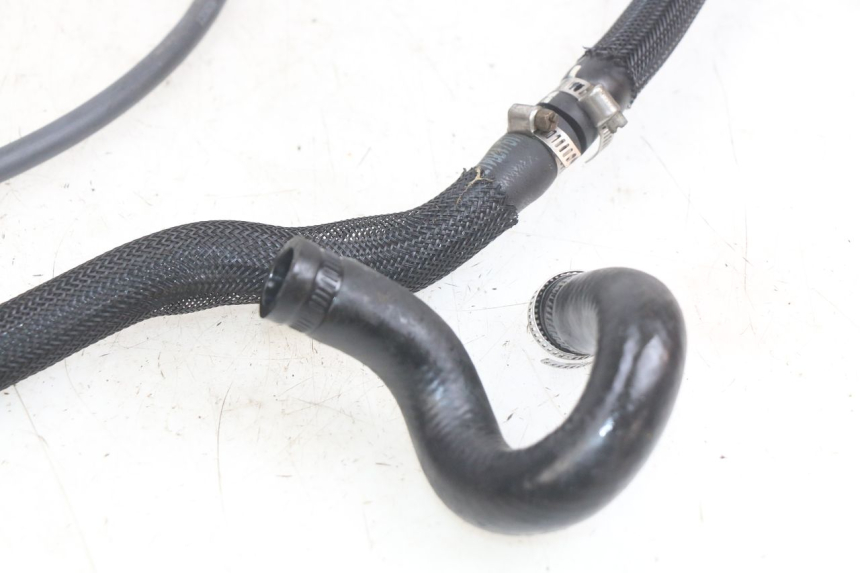 photo de MANGUEIRA DO RADIADOR SYM GTS EFI 125 (2012 - 2016) - Outro ângulo de visão