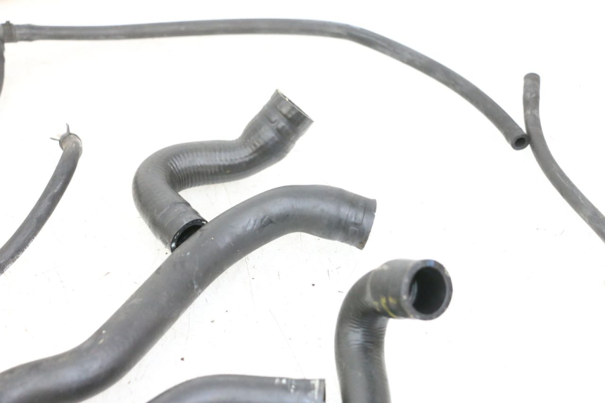 photo de MANGUEIRA DO RADIADOR HUSQVARNA SVARTPILEN 401 (2018 - 2023) - Outro ângulo de visão