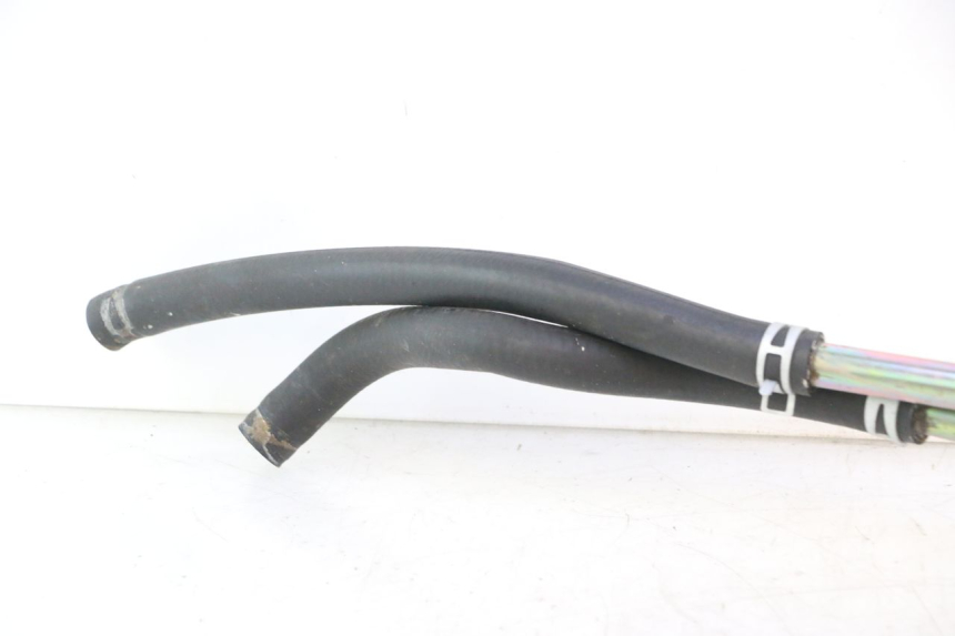 photo de MANGUEIRA DO RADIADOR HONDA SH 125 (2001 - 2003) - Zoom do estado de desgaste