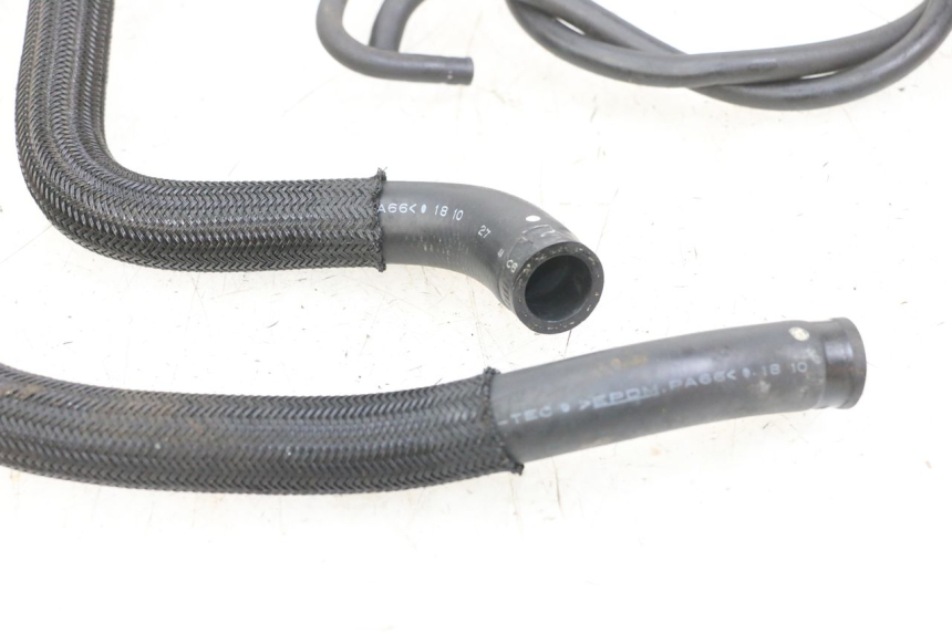 photo de MANGUEIRA DO RADIADOR SUZUKI BURGMAN 125 (2018 - 2021) - Outro ângulo de visão