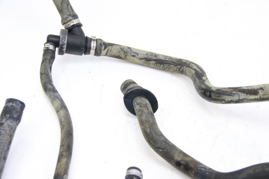 photo de MANGUEIRA DO RADIADOR PIAGGIO VESPA GTS SUPER IE 125 (2009 - 2016) - Pontos de fixação