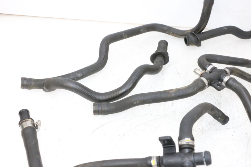 photo de MANGUEIRA DO RADIADOR PIAGGIO VESPA GTS SUPER IE 125 (2009 - 2016) - Zoom do estado de desgaste