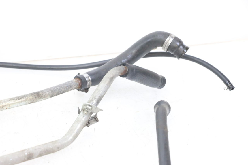 photo de MANGUEIRA DO RADIADOR YAMAHA XMAX X-MAX 125 (2006 - 2009) - Zoom do estado de desgaste