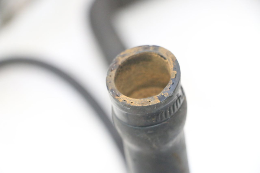 photo de MANGUEIRA DO RADIADOR YAMAHA YP MAJESTY 125 (1998 - 2001) - Zoom do estado de desgaste