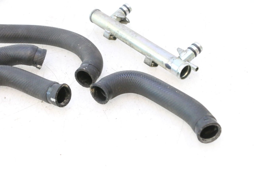 photo de MANGUEIRA DO RADIADOR KAWASAKI ZZR 600 (1995 - 2004) - Pontos de fixação
