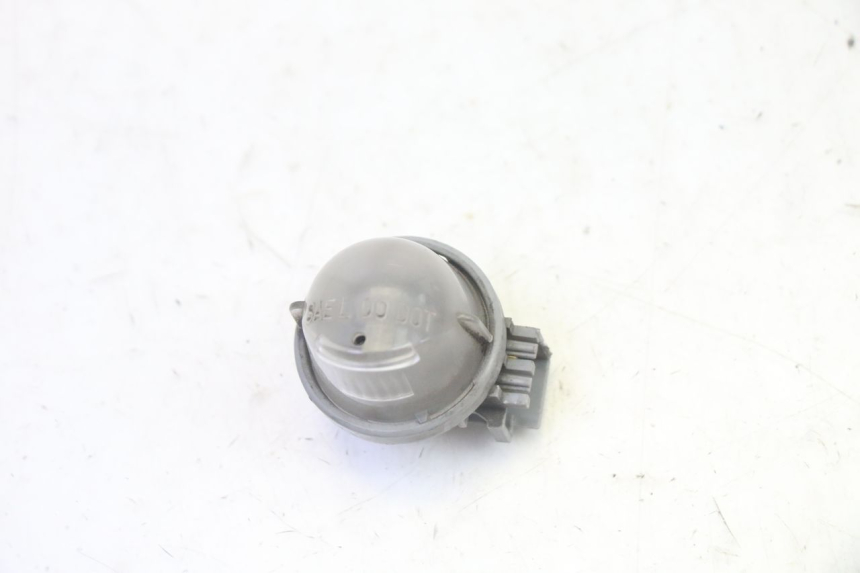 photo de ILUMINAÇÃO DE PLACA SUZUKI BURGMAN 125 (2007 - 2014) - Zoom do estado de desgaste