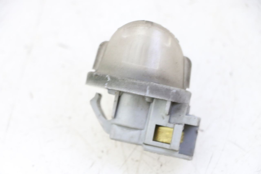 photo de ILUMINAÇÃO DE PLACA SUZUKI BURGMAN 125 (2007 - 2014) - Zoom do estado de desgaste