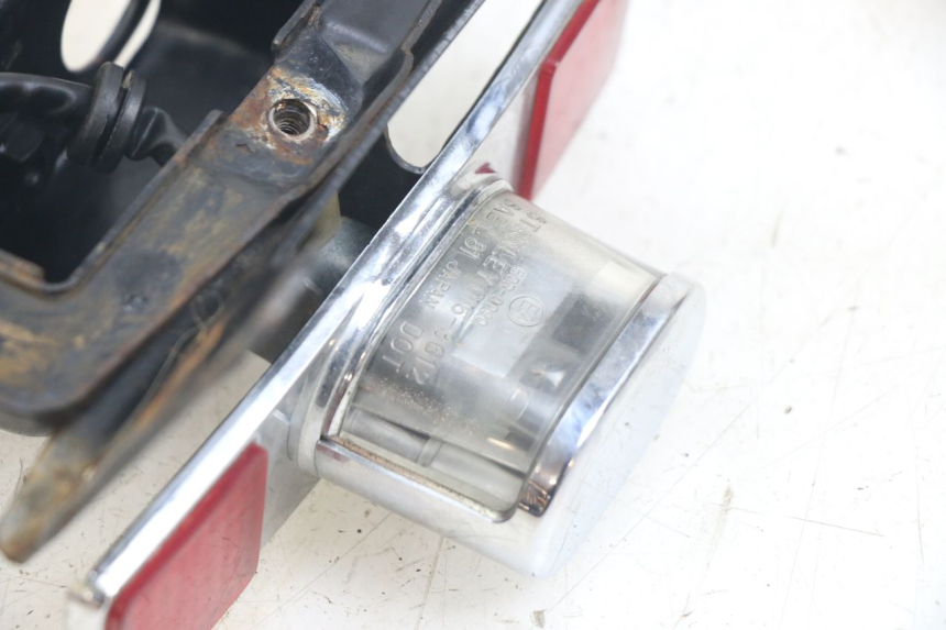 photo de ILUMINAÇÃO DE PLACA HONDA CA REBEL 125 (1995 - 2001) - Zoom do estado de desgaste