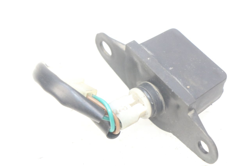 photo de ILUMINAÇÃO DE PLACA HONDA FES PANTHEON 2T 125 (1998 - 2002) - Zoom do estado de desgaste