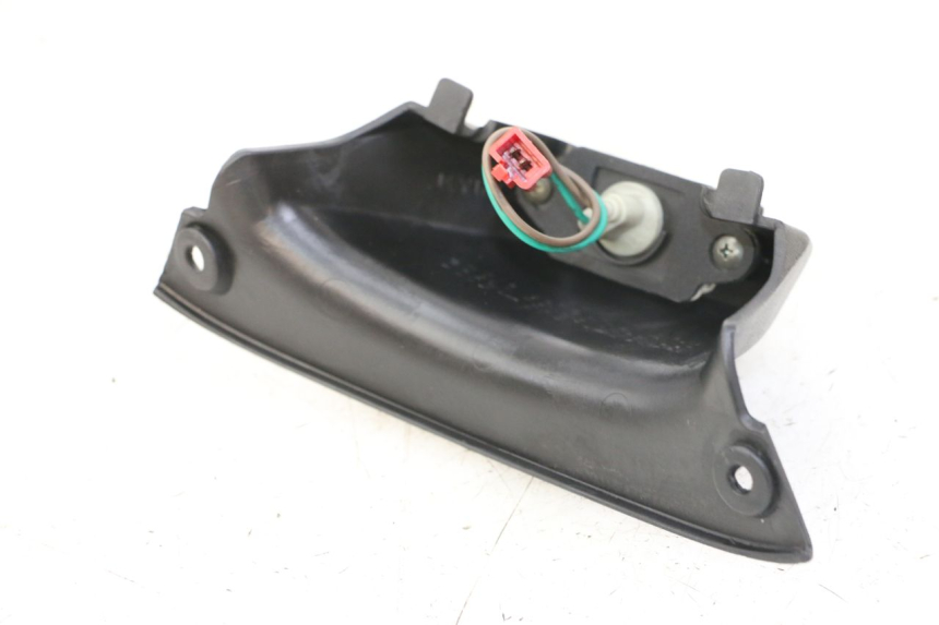 photo de ILUMINAÇÃO DE PLACA KYMCO XCITING 500 (2007 - 2010) - Detalhe da peça