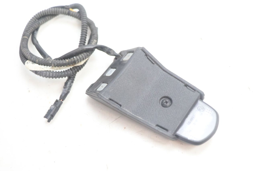 photo de ILUMINAÇÃO DE PLACA PIAGGIO MP3 HPE 530 (2022 - 2026) - Detalhe da peça
