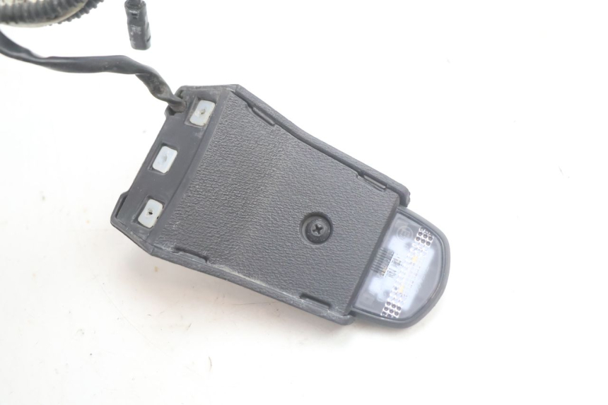 photo de ILUMINAÇÃO DE PLACA PIAGGIO MP3 HPE 530 (2022 - 2026) - Zoom do estado de desgaste