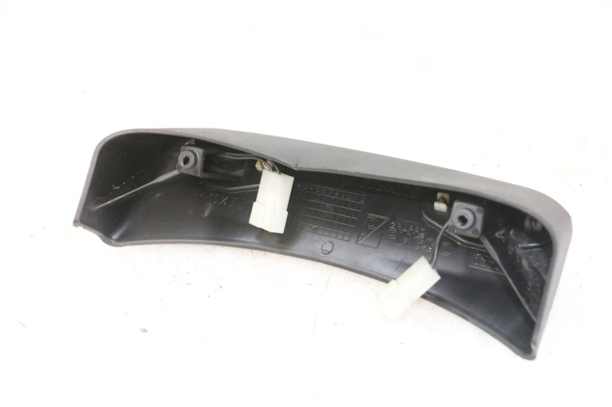 photo de ILUMINAÇÃO DE PLACA PIAGGIO MP3 LT 300 (2010 - 2016) - Detalhe da peça