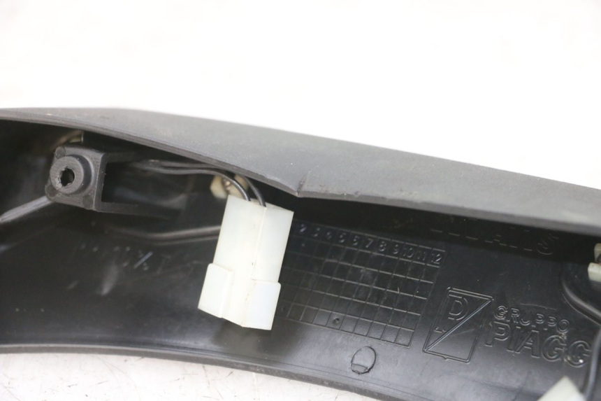 photo de ILUMINAÇÃO DE PLACA PIAGGIO MP3 LT 300 (2010 - 2016) - Zoom do estado de desgaste