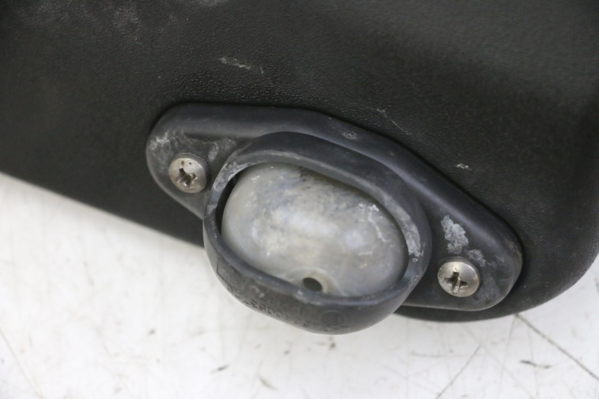 photo de ILUMINAÇÃO DE PLACA PIAGGIO MP3 LT 300 (2010 - 2016) - Detalhe da peça