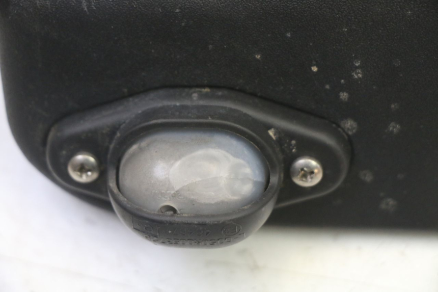 photo de ILUMINAÇÃO DE PLACA PIAGGIO MP3 RL 250 (2006 - 2010) - Zoom do estado de desgaste