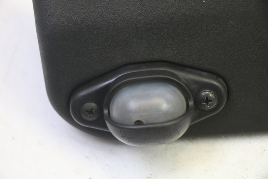 photo de ILUMINAÇÃO DE PLACA PIAGGIO MP3 RL 250 (2006 - 2010) - Detalhe da peça