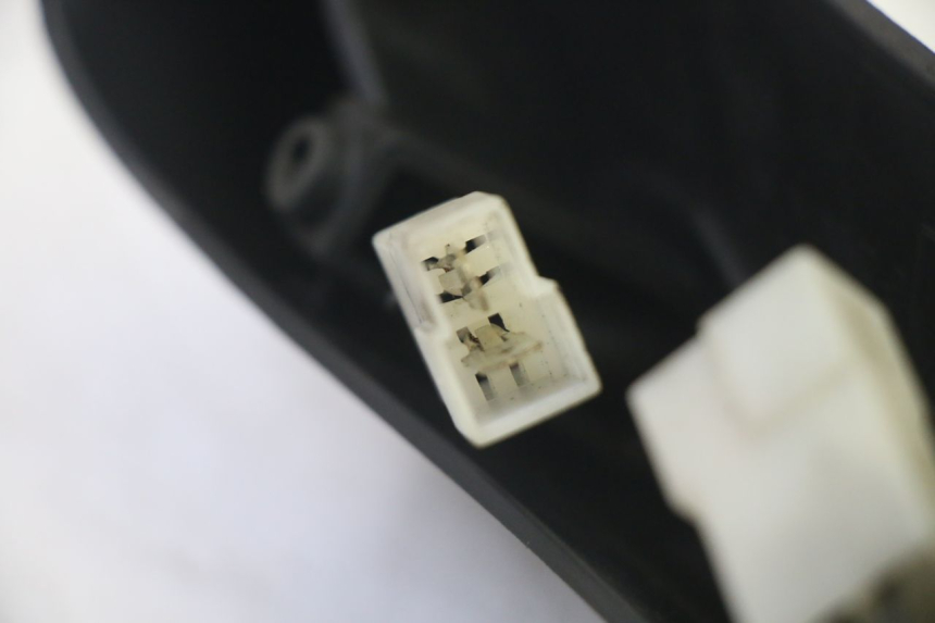photo de ILUMINAÇÃO DE PLACA PIAGGIO MP3 RL 250 (2006 - 2010) - Peça verificada