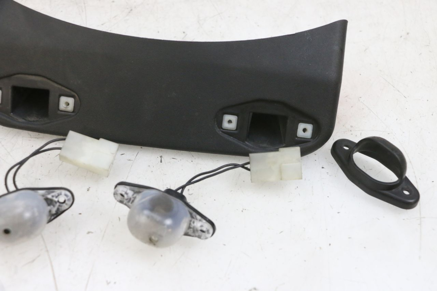 photo de ILUMINAÇÃO DE PLACA PIAGGIO MP3 RL 250 (2006 - 2010) - Vista geral