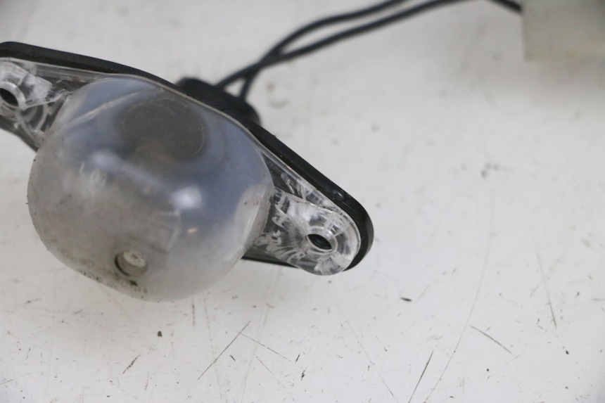 photo de ILUMINAÇÃO DE PLACA PIAGGIO MP3 RL 250 (2006 - 2010) - Estado da superfície