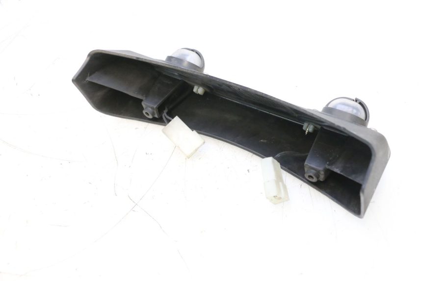 photo de ILUMINAÇÃO DE PLACA PIAGGIO MP3 RL 250 (2006 - 2010) - Pontos de fixação
