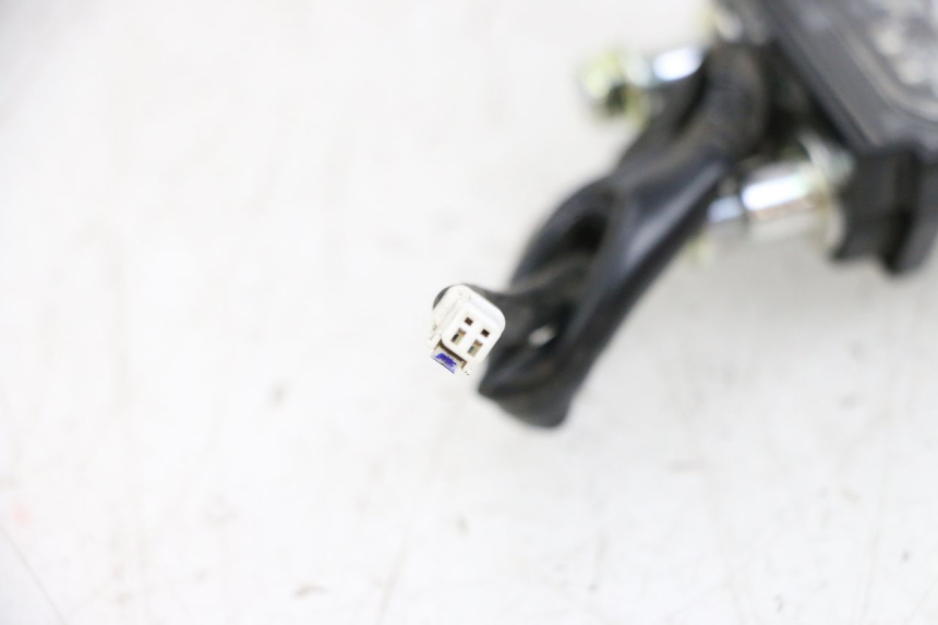 photo de ILUMINAÇÃO DE PLACA YAMAHA NEO'S CORE 1 (2022 - 2026) - Zoom do estado de desgaste