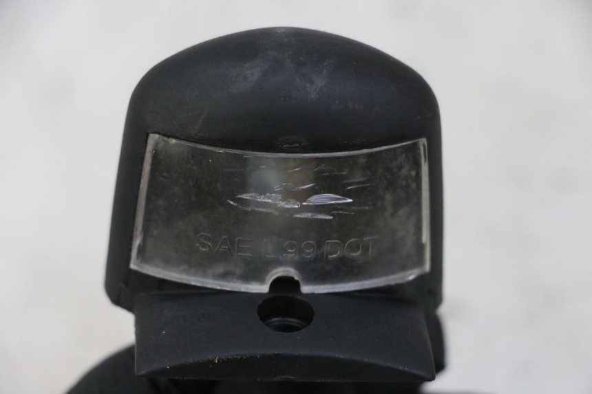photo de ILUMINAÇÃO DE PLACA PEUGEOT SATELIS 125 (2013 - 2018) - Detalhe da peça