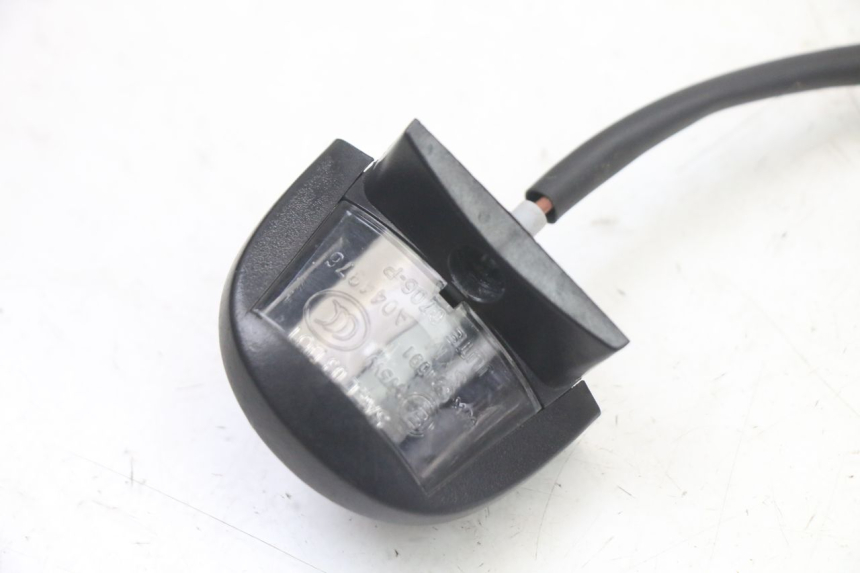 photo de ILUMINAÇÃO DE PLACA PEUGEOT TWEET 4T 50 (2023 - 2025) - Zoom do estado de desgaste