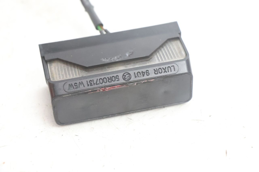 photo de ILUMINAÇÃO DE PLACA PEUGEOT VIVACITY 100 (1999 - 2008) - Zoom do estado de desgaste