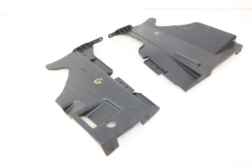 photo de TOMA DO RADIADOR CAN-AM SPYDER RS 1000 (2008 - 2012) - Detalhe da peça