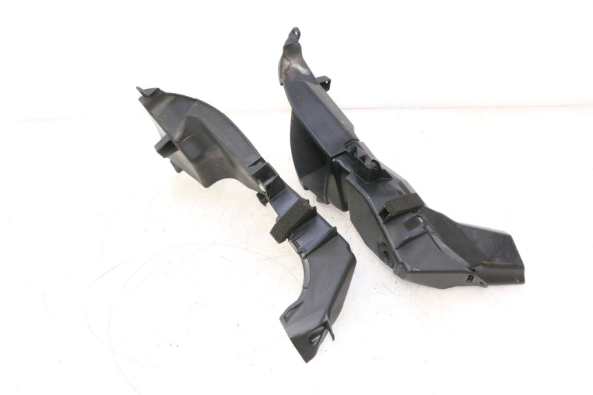 photo de TOMA DE RADIADOR YAMAHA YZF R6 600 (2008 - 2009) - Outro ângulo de visão