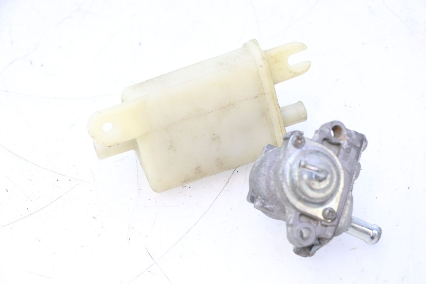 photo de VÁLVULA SOLENOIDE DO CANISTER YAMAHA YP MAJESTY 125 (2007 - 2010) - Outro ângulo de visão