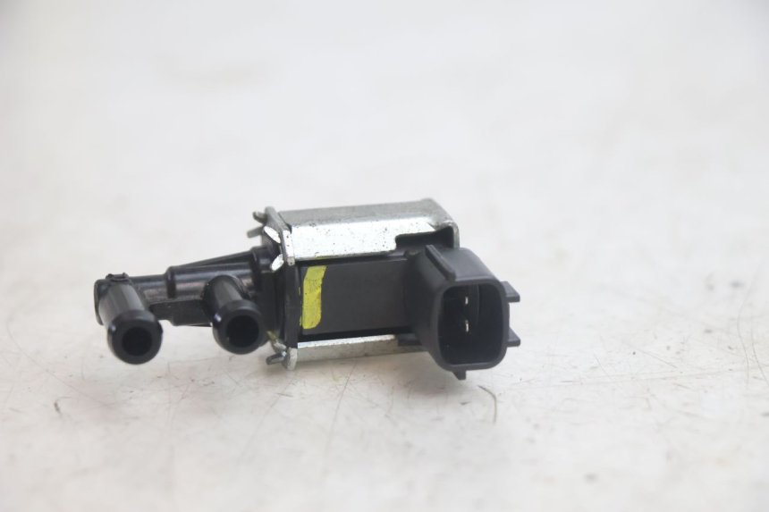 photo de VÁLVULA SOLENOIDE DO CANISTER PIAGGIO ZIP IGET 4T 50 (2021 - 2023) - Zoom do estado de desgaste
