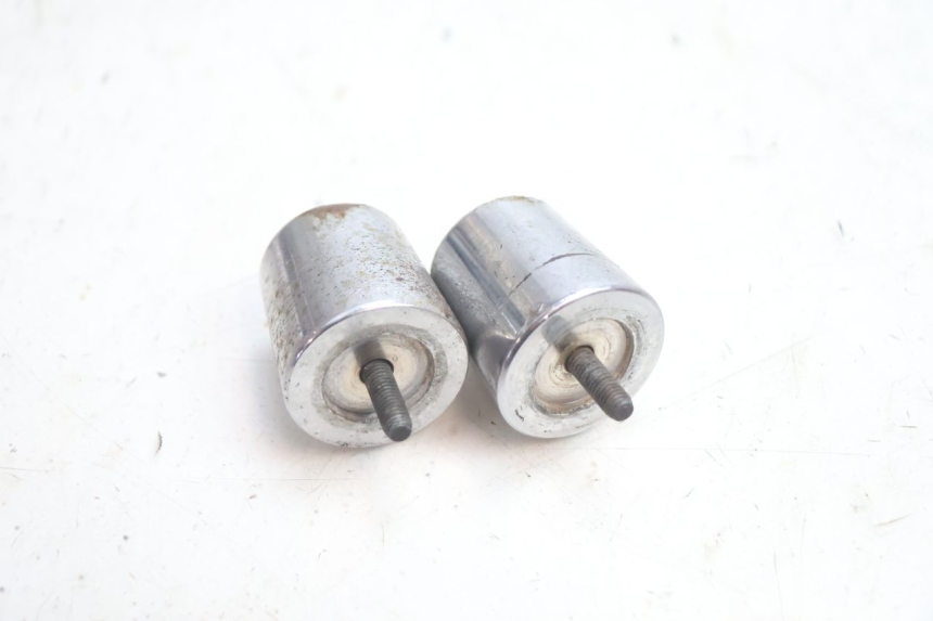 photo de TAMPA DO GUIDÃO GILERA GP 800 (2007 - 2013) - Pontos de fixação