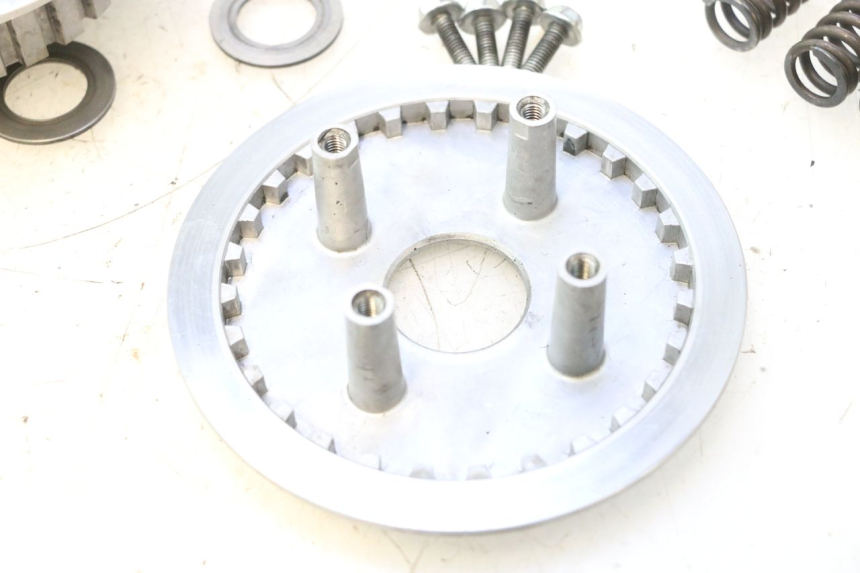photo de EMBREAGEM SUZUKI DR S 600 (1985 - 1989) - Detalhes característicos