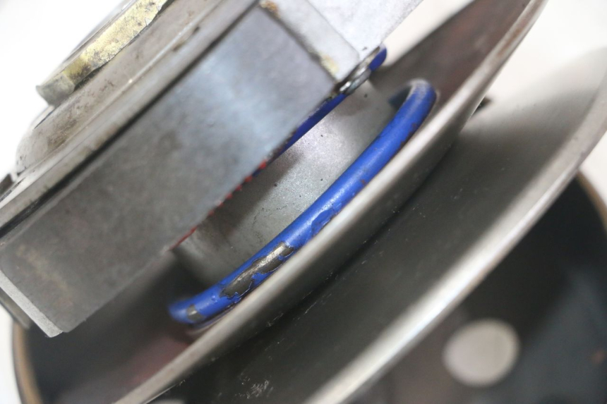 photo de EMBREAGEM PEUGEOT JET FORCE CARBU 50 (2003 - 2016) - Estado da superfície