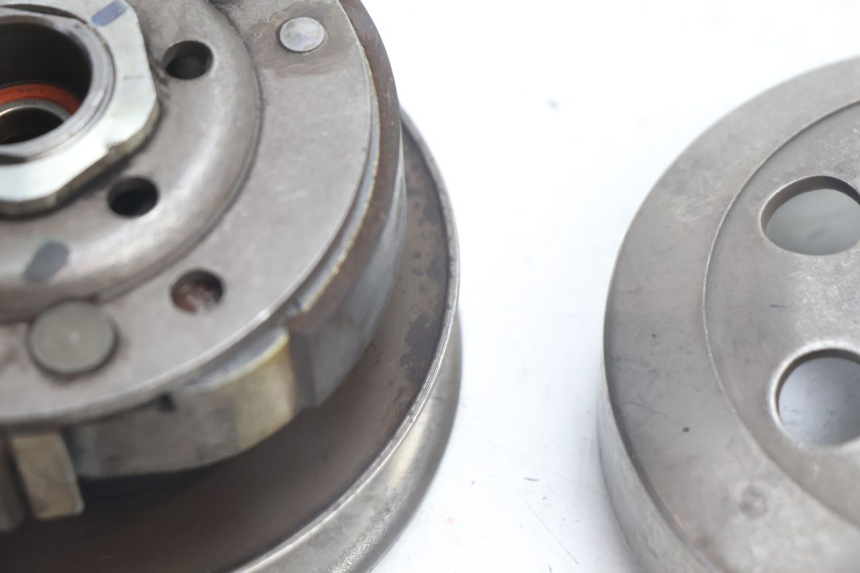 photo de EMBREAGEM PEUGEOT KISBEE 2T 50 (2010 - 2017) - Pontos de fixação
