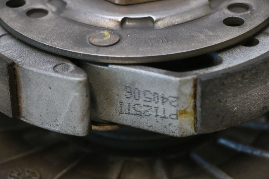 photo de EMBREAGEM PEUGEOT SATELIS COMPRESSOR K15 125 (2006 - 2009) - Zoom do estado de desgaste