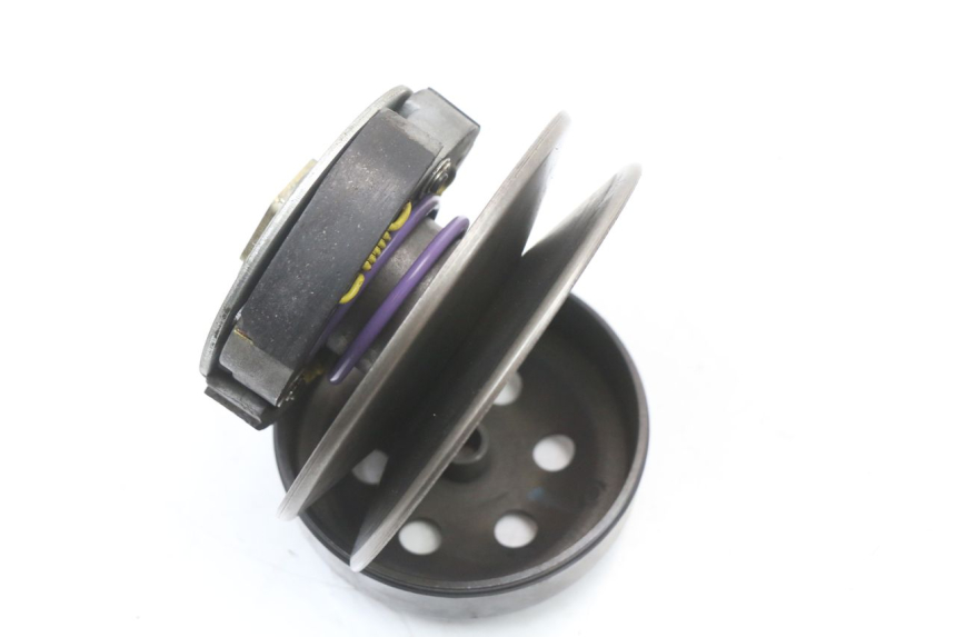 photo de EMBREAGEM APRILIA SR CARB LC 2T 50 (2004 - 2012) - Outro ângulo de visão