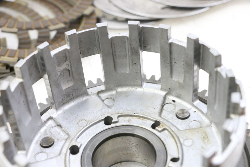 photo de EMBREAGEM SUZUKI GSR 750 (2011 - 2017) - Pontos de fixação