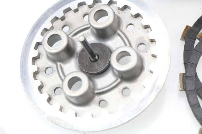 photo de EMBREAGEM YAMAHA TTR 125 (2000 - 2020) - Vista de perto