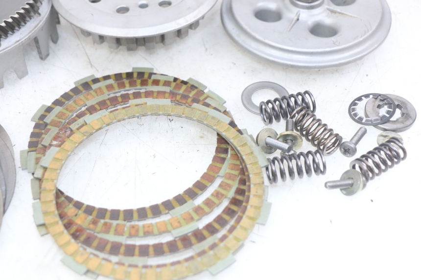 photo de EMBREAGEM PEUGEOT XP6 50 (2006 - 2011) - Detalhes característicos