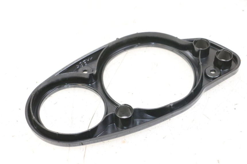 photo de ARO DO PAINEL DE INSTRUMENTOS APRILIA SR MOTARD 50 (2012 - 2018) - Detalhe da peça