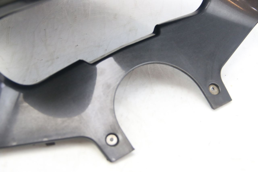 photo de ARO DO PAINEL DE INSTRUMENTOS APRILIA ATLANTIC 500 (2002 - 2003) - Detalhes característicos