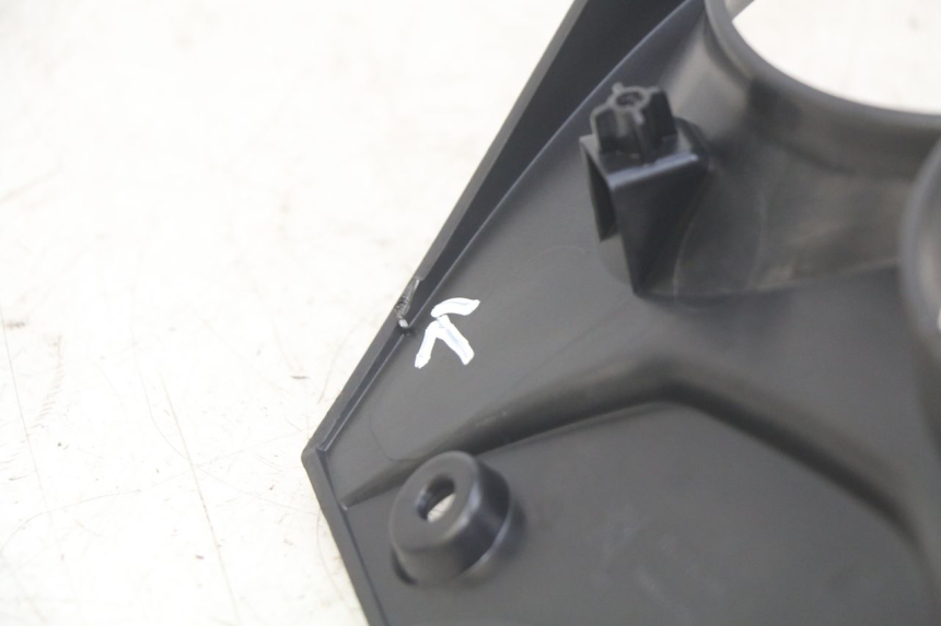 photo de ARO DO PAINEL DE INSTRUMENTOS PEUGEOT CITYSTAR AIR 125 (2014 - 2017) - Zoom do estado de desgaste