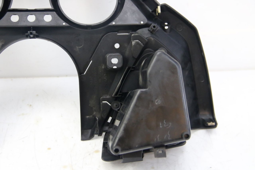 photo de ARO DO PAINEL DE INSTRUMENTOS KYMCO DINK STREET 125 (2009 - 2014) - Zoom do estado de desgaste
